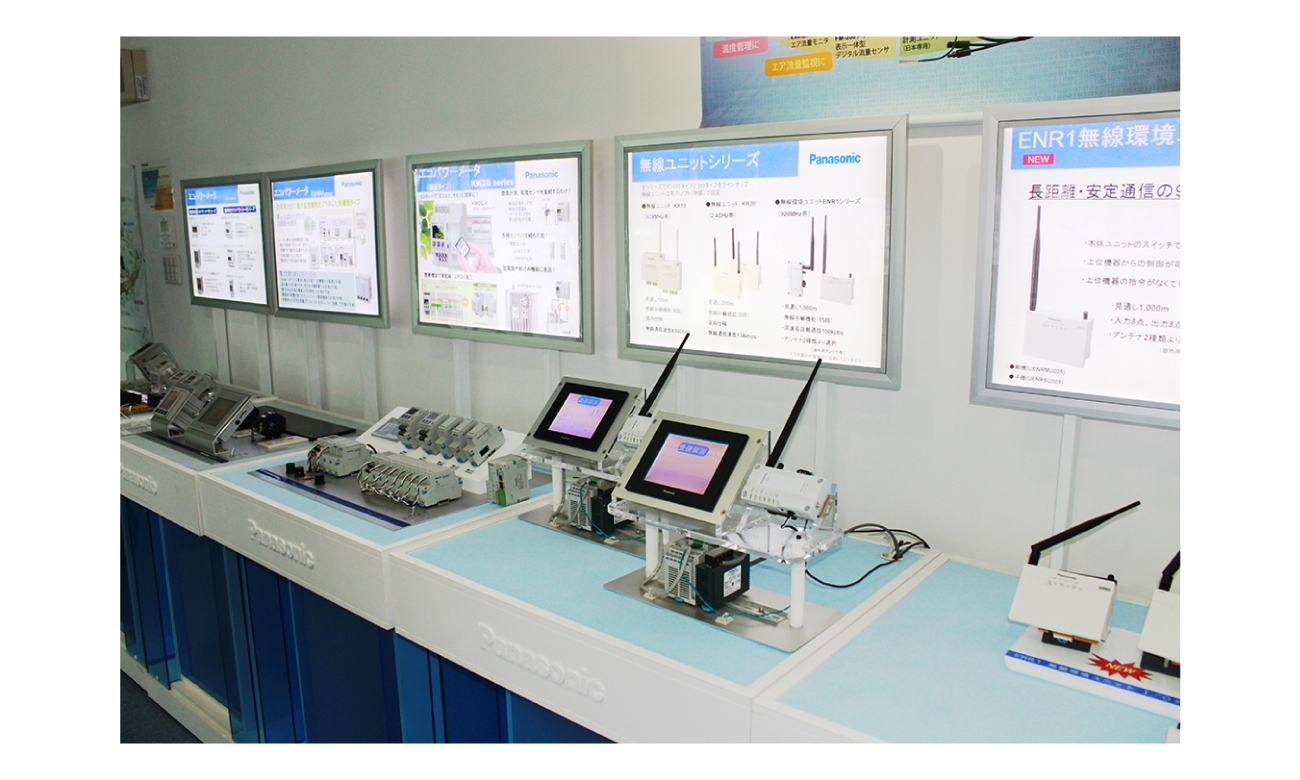 図3：省エネ支援機器、IoT関連製品の展示